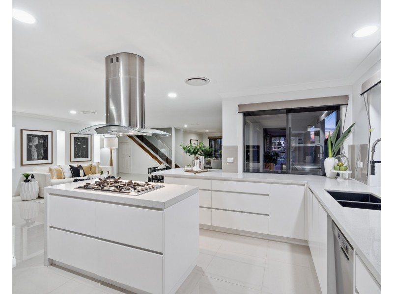 12 Plymouth Court, Raby Bay QLD 4163