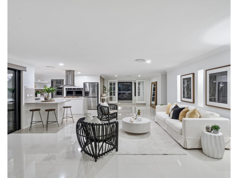 12 Plymouth Court, Raby Bay QLD 4163