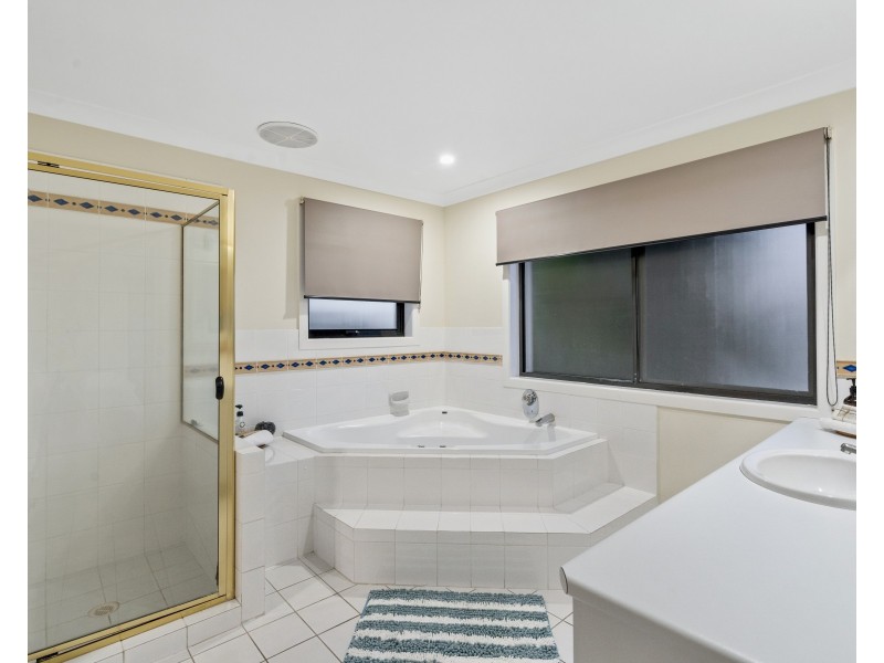 12 Plymouth Court, Raby Bay QLD 4163