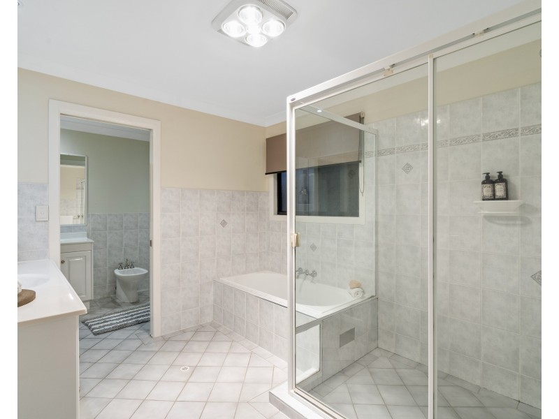 12 Plymouth Court, Raby Bay QLD 4163