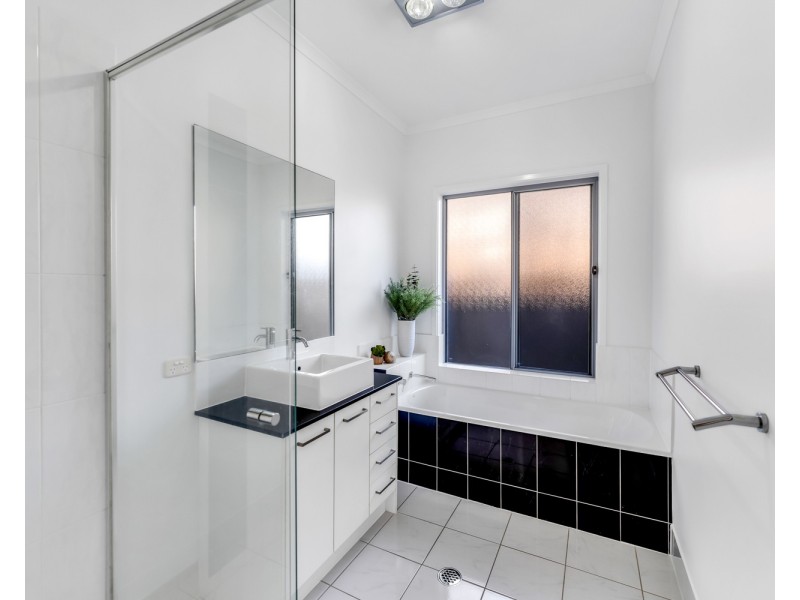 6 Cordia Close, Redland Bay QLD 4165