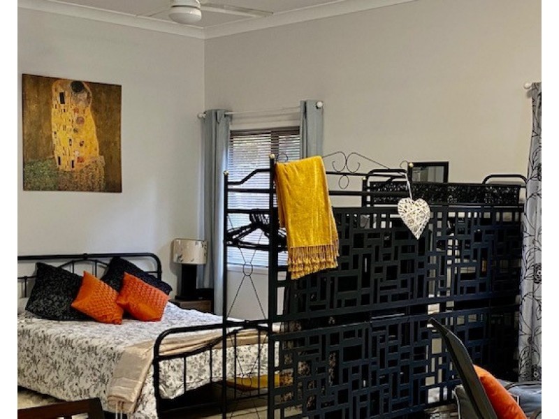 24 Welsby Street, Coochiemudlo Island QLD 4184