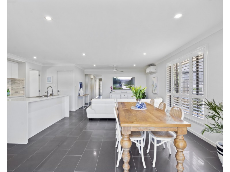 18 Freshwater Street, Thornlands QLD 4164