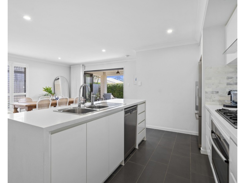 18 Freshwater Street, Thornlands QLD 4164