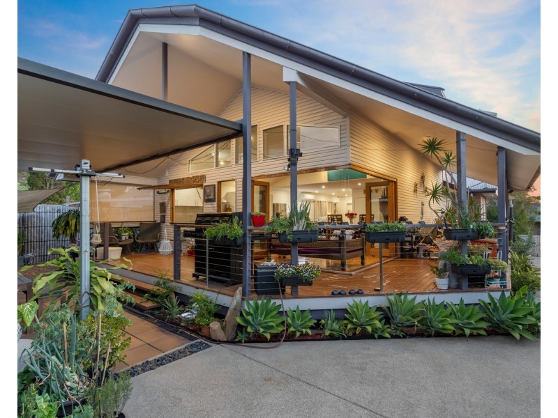 54 Roscoe Street, Holland Park QLD 4121