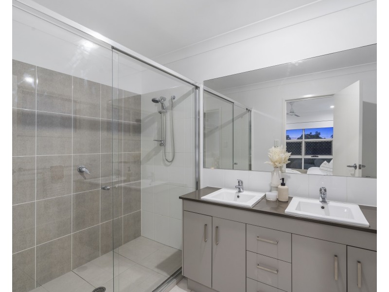 4 Harrington Boulevard, Thornlands QLD 4164