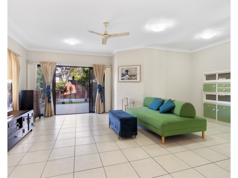 1/7 Lilly Lane, Birkdale QLD 4159