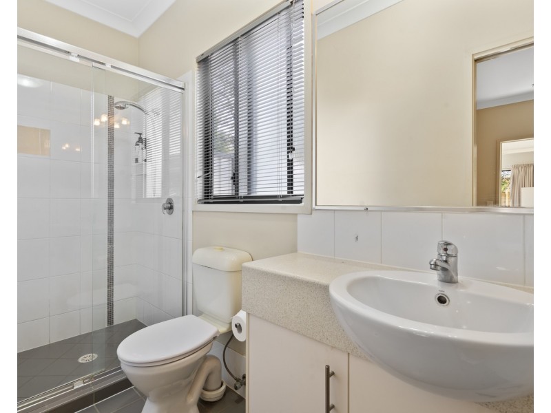 1/7 Lilly Lane, Birkdale QLD 4159