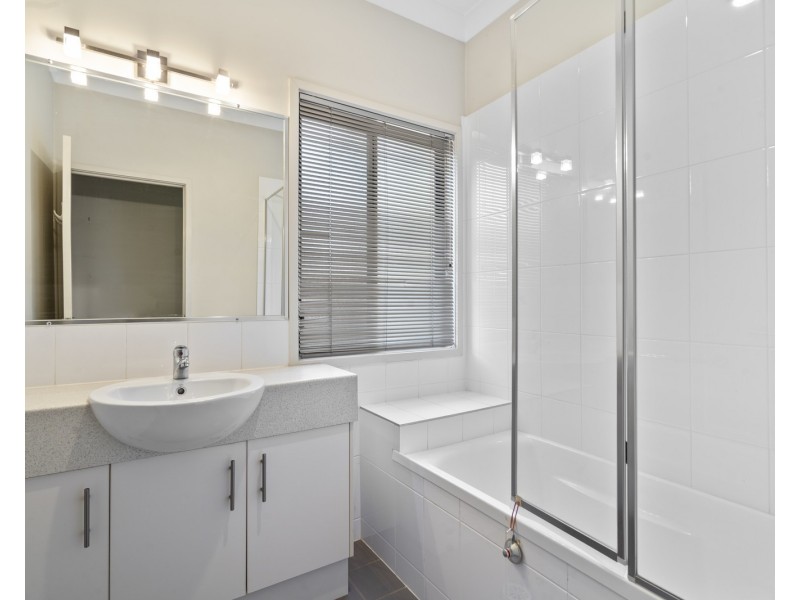 1/7 Lilly Lane, Birkdale QLD 4159