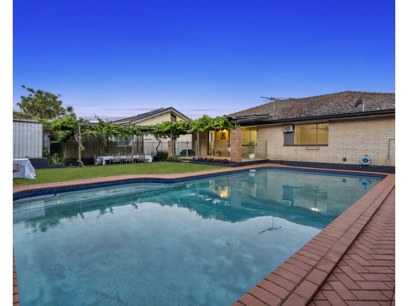 8 Yarran Street, Victoria Point QLD 4165