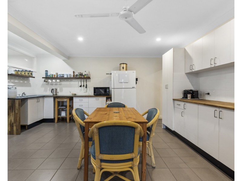 8 Yarran Street, Victoria Point QLD 4165