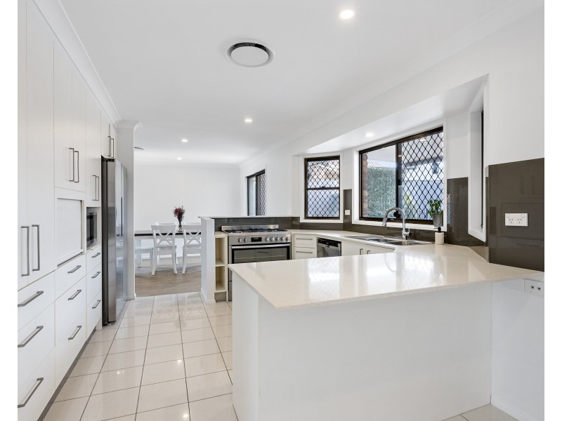 40 Scanlen Crescent, Wynnum West QLD 4178