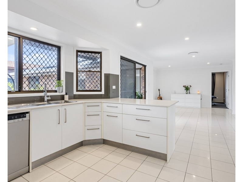 40 Scanlen Crescent, Wynnum West QLD 4178