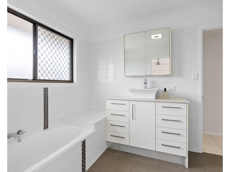 40 Scanlen Crescent, Wynnum West QLD 4178
