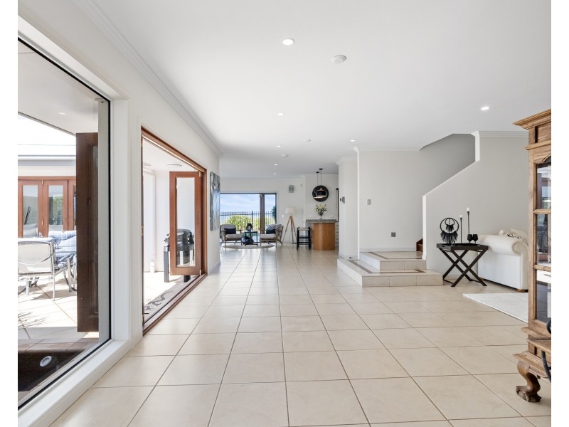 14 Bartlett Terrace, Redland Bay QLD 4165