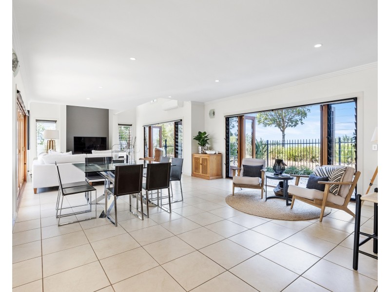 14 Bartlett Terrace, Redland Bay QLD 4165