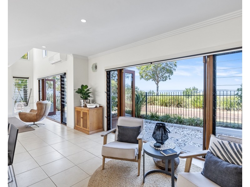 14 Bartlett Terrace, Redland Bay QLD 4165