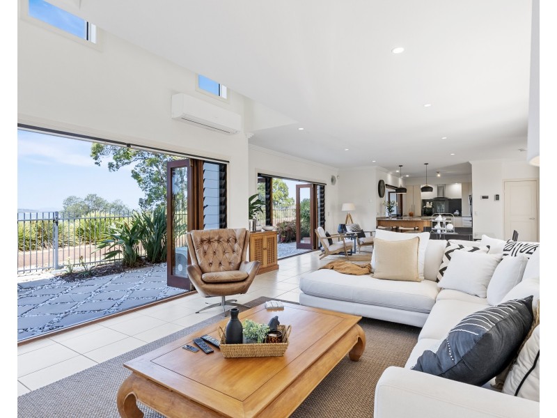 14 Bartlett Terrace, Redland Bay QLD 4165