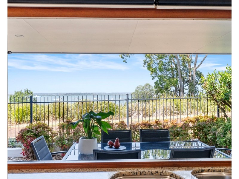 14 Bartlett Terrace, Redland Bay QLD 4165