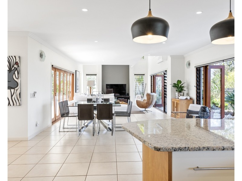 14 Bartlett Terrace, Redland Bay QLD 4165