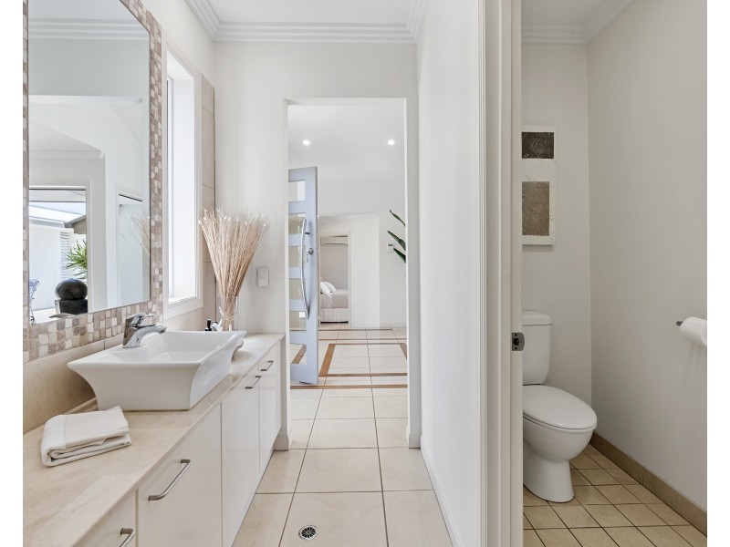 14 Bartlett Terrace, Redland Bay QLD 4165