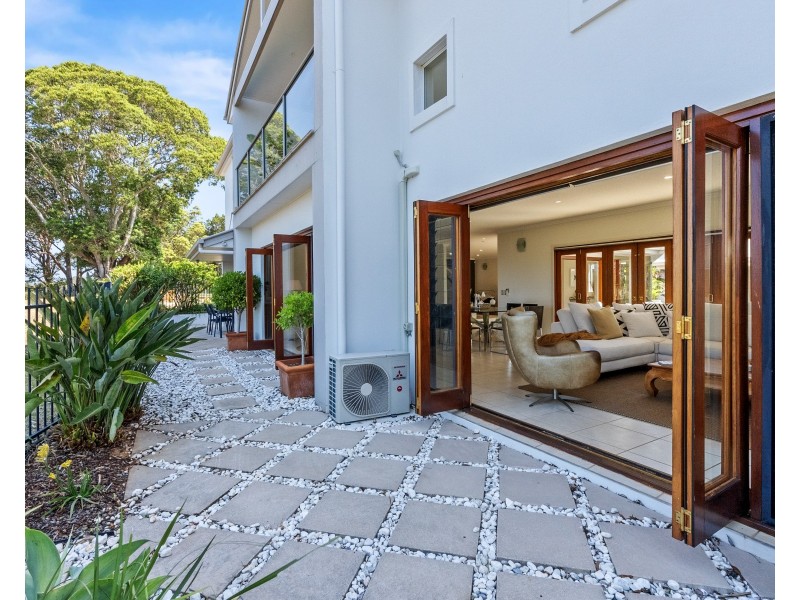 14 Bartlett Terrace, Redland Bay QLD 4165