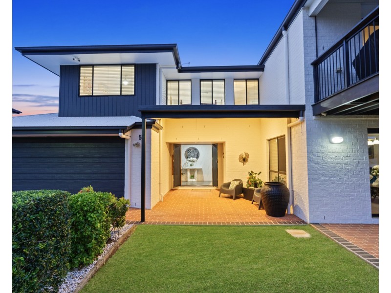 5 Brampton Close, Redland Bay QLD 4165