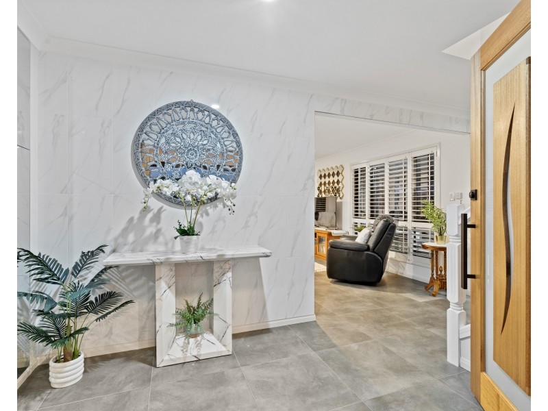 5 Brampton Close, Redland Bay QLD 4165