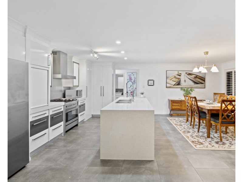 5 Brampton Close, Redland Bay QLD 4165