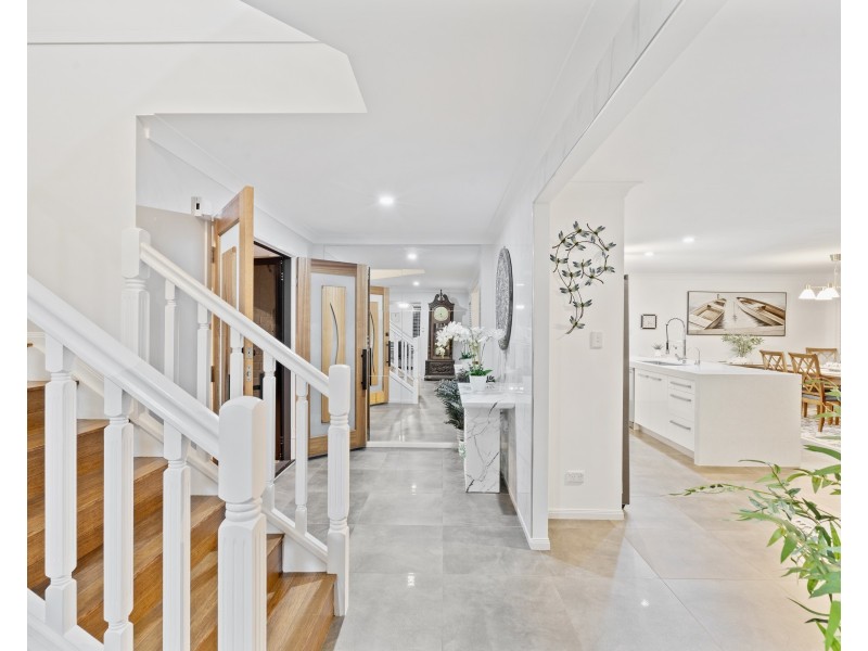 5 Brampton Close, Redland Bay QLD 4165