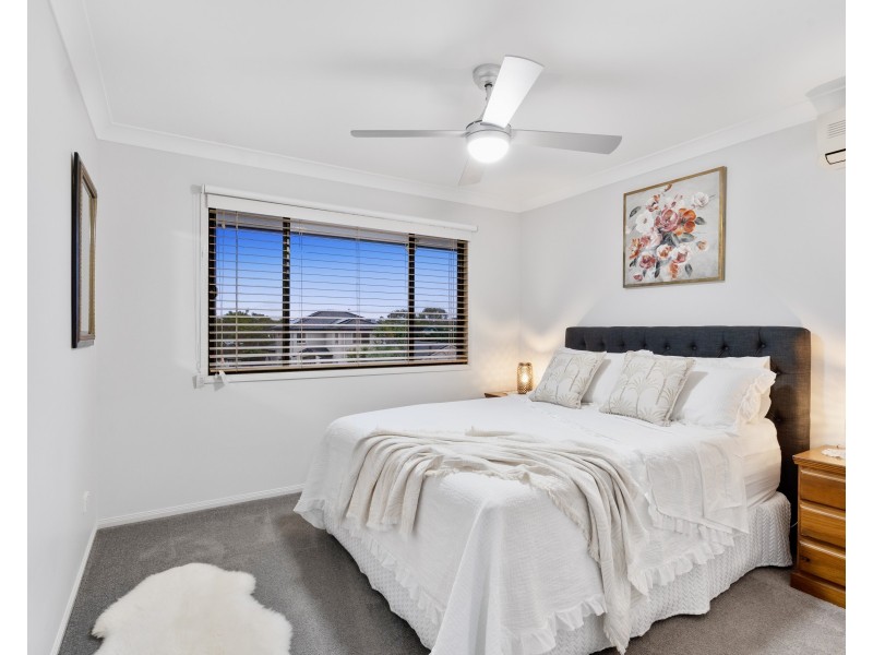 5 Brampton Close, Redland Bay QLD 4165