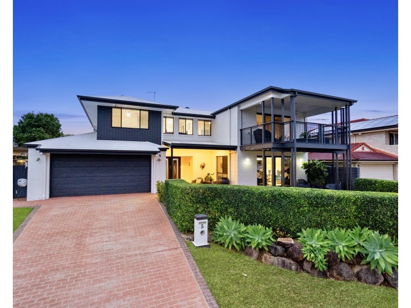5 Brampton Close, Redland Bay QLD 4165