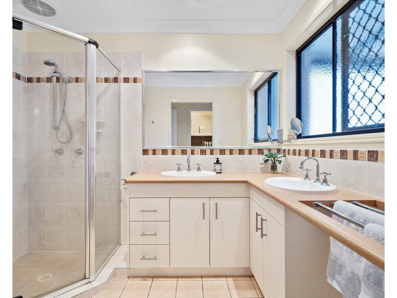 34 Torquay Road, Redland Bay QLD 4165