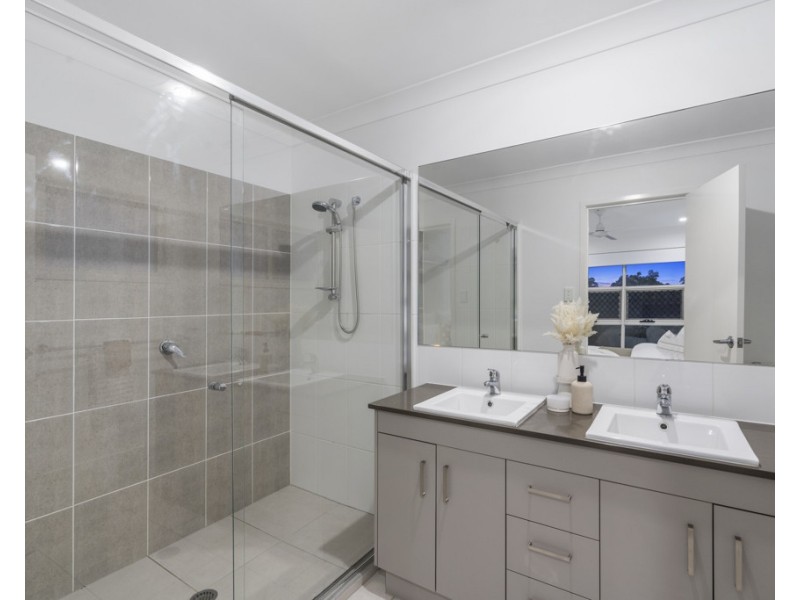 4 Harrington Boulevard, Thornlands QLD 4164