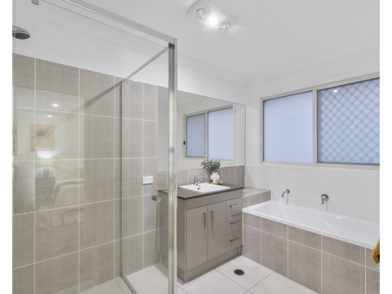 4 Harrington Boulevard, Thornlands QLD 4164