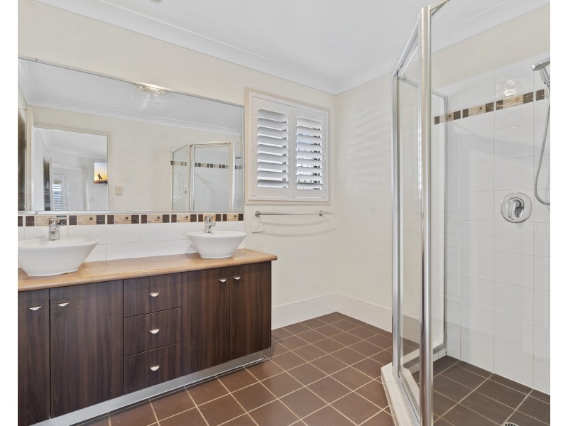 32 Daydream Street, Redland Bay QLD 4165
