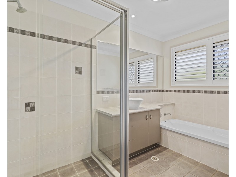 32 Daydream Street, Redland Bay QLD 4165