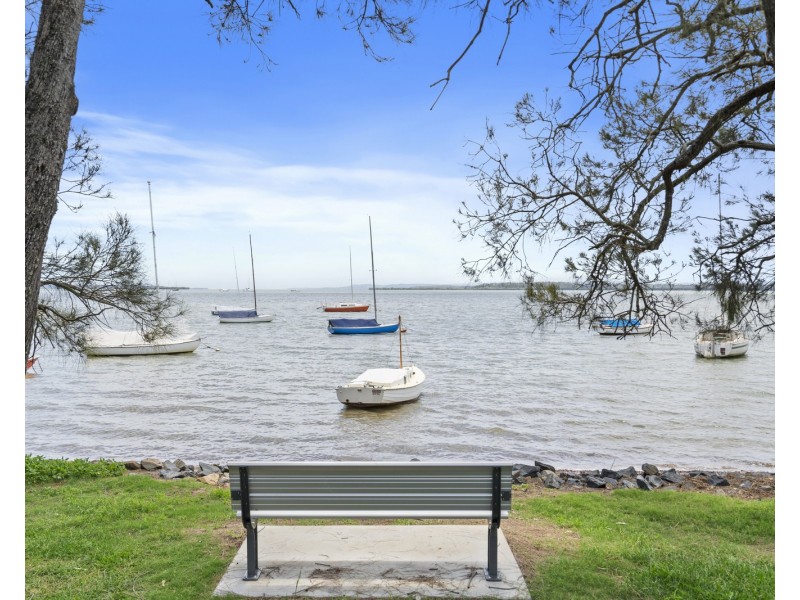 32 Daydream Street, Redland Bay QLD 4165