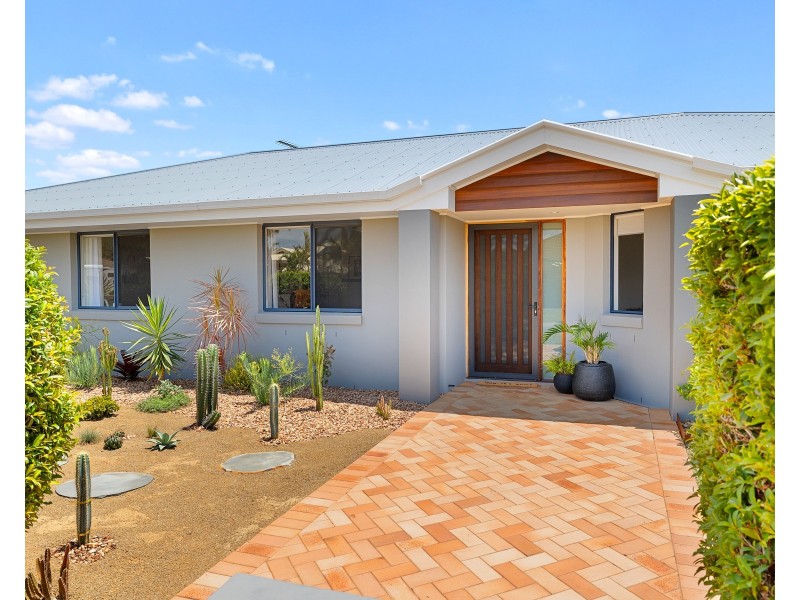 19 Lakefield Drive, Victoria Point QLD 4165