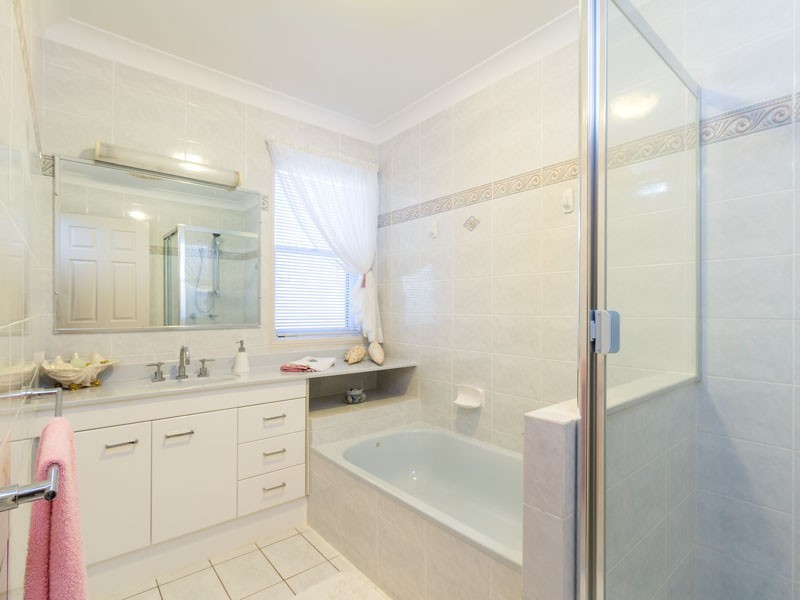 15 MARTINGALE COURT, Raby Bay QLD 4163