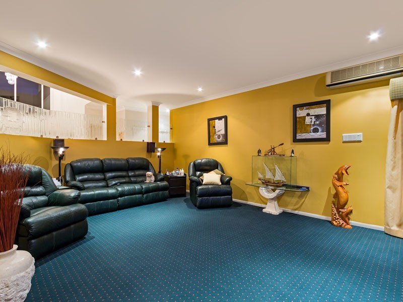 15 MARTINGALE COURT, Raby Bay QLD 4163