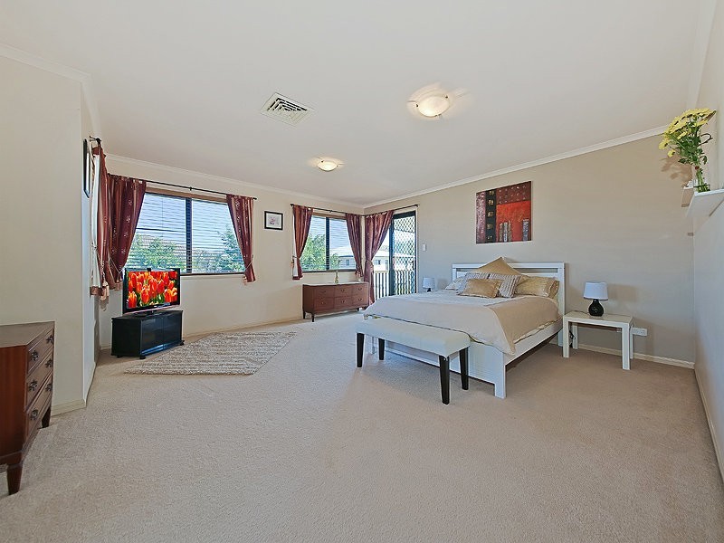 8 King Island Drive, Wellington Point QLD 4160