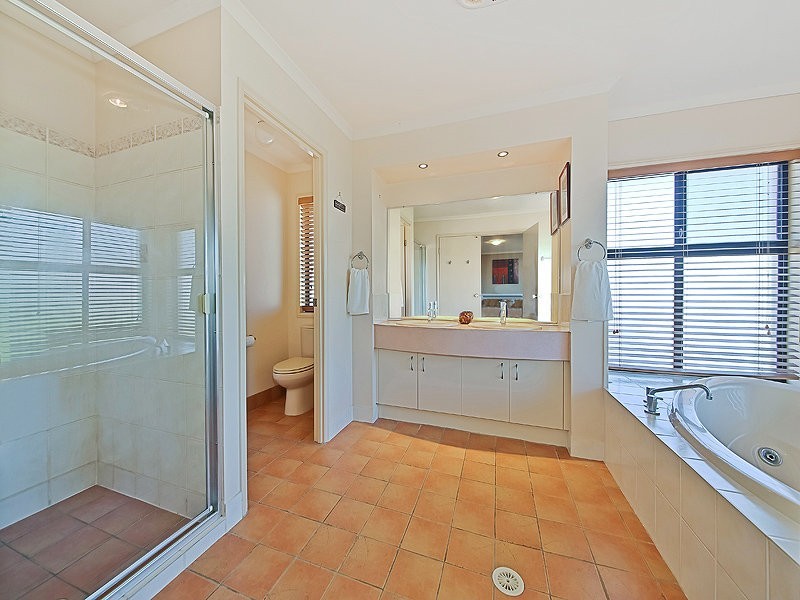 8 King Island Drive, Wellington Point QLD 4160