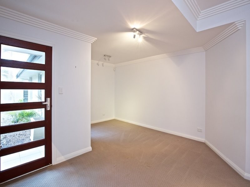 25 Downwind Crt, Birkdale QLD 4159