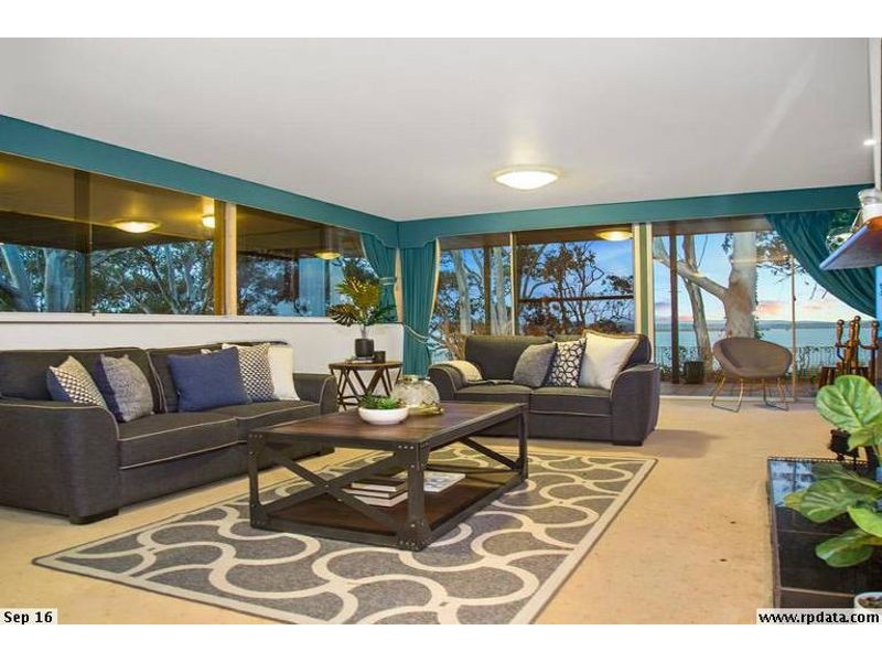 92 Broadwater Terrace, Redland Bay QLD 4165