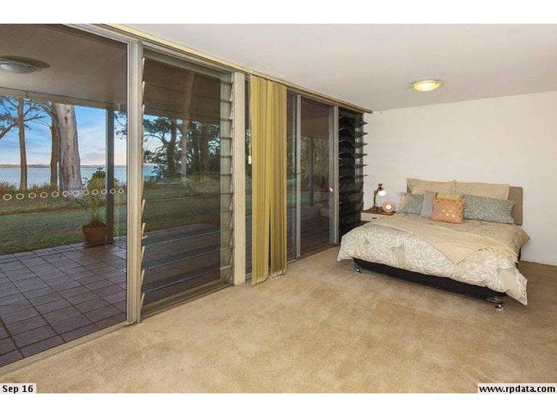 92 Broadwater Terrace, Redland Bay QLD 4165