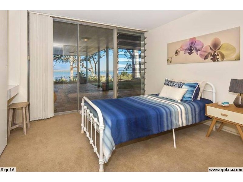 92 Broadwater Terrace, Redland Bay QLD 4165