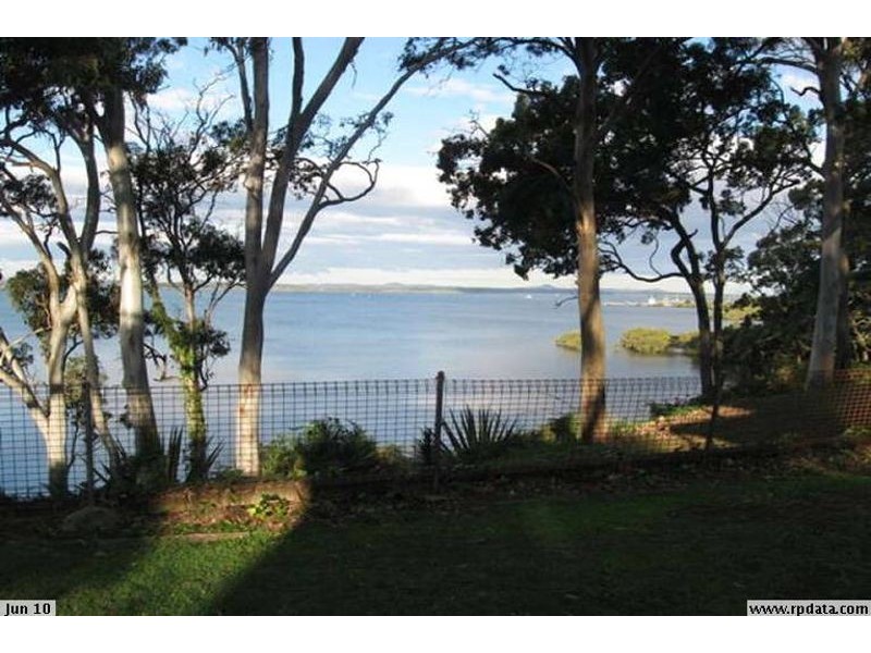 92 Broadwater Terrace, Redland Bay QLD 4165