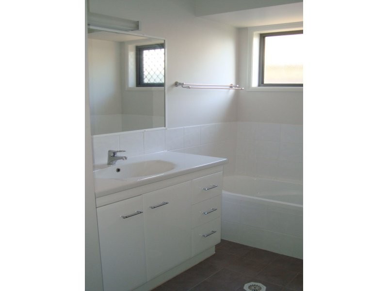 10 Morden Street, Birkdale QLD 4159