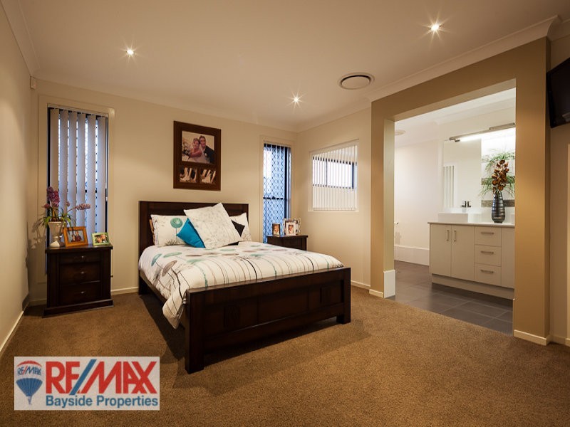 14 Lois Place, Redland Bay QLD 4165